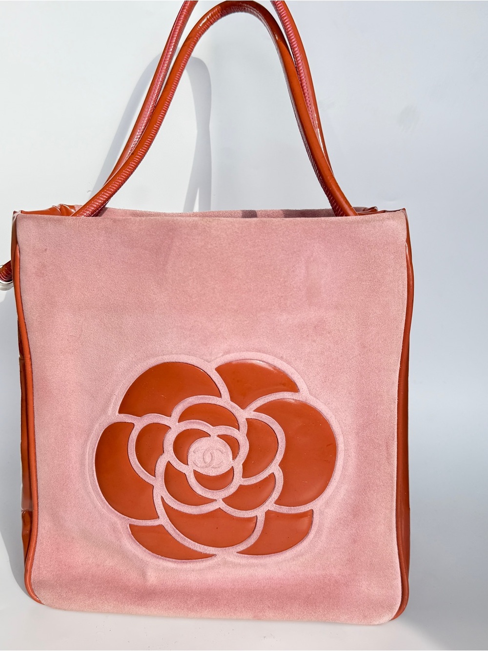 Authentic Chanel Camellia shoulder Tote Bag in pink and orange - Picture 2 of 8